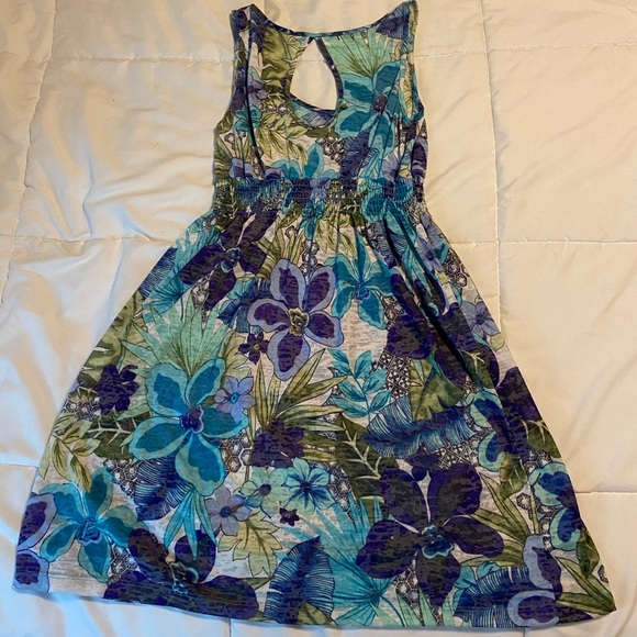 Floral Dress with Back Cut Out - Picture 2 of 3